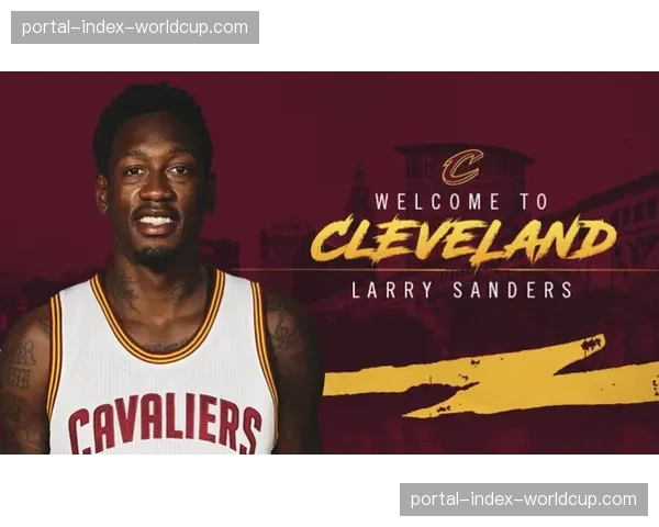 奥列克桑德·乌西克与团队抵达训练营,备战夏季卫冕战 奥列克桑德·乌西克与团队抵达训练营,备战夏季卫冕战