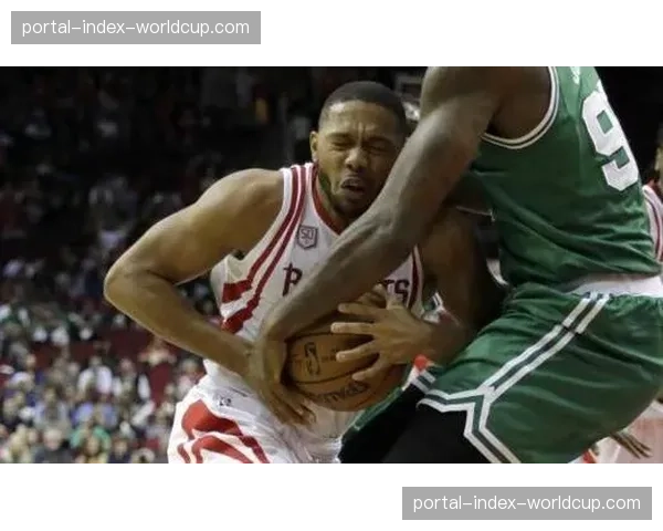 ESPN专访德雷蒙德·格林:“我享受在低位防守任何大个子,这是智商的游戏” ESPN专访德雷蒙德·格林:“我享受在低位防守任何大个子,这是智商的游戏”