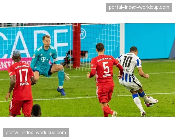 “德甲天王山之战前瞻：拜仁多特对决，双方压迫与反压迫体系的效率比拼成看点”